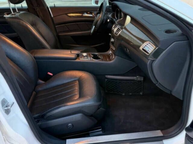 Белый Мерседес CLS серия, объемом двигателя 4.7 л и пробегом 90 тыс. км за 4100 $, фото 9 на Automoto.ua