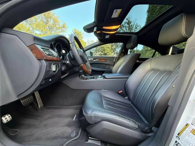 Белый Мерседес CLS серия, объемом двигателя 4.7 л и пробегом 152 тыс. км за 5500 $, фото 8 на Automoto.ua