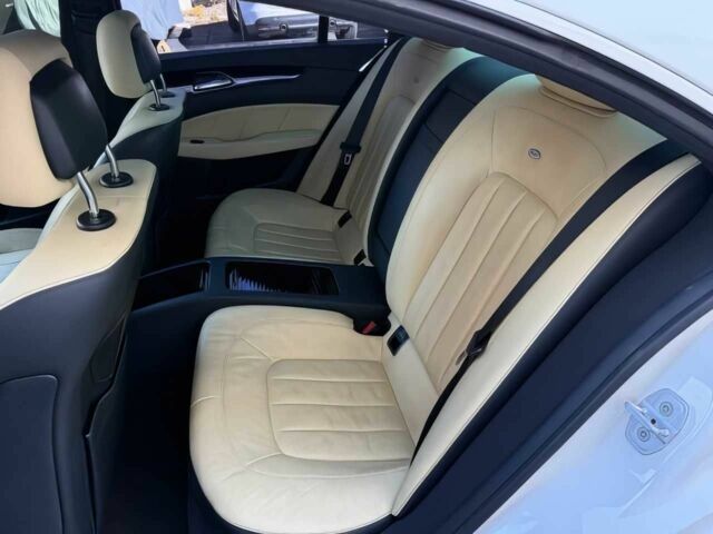 Білий Мерседес CLS серия, об'ємом двигуна 4.7 л та пробігом 80 тис. км за 7700 $, фото 11 на Automoto.ua