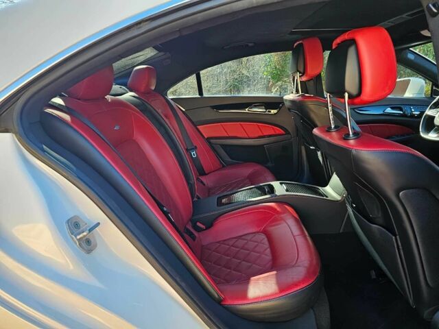 Білий Мерседес CLS серия, об'ємом двигуна 4.7 л та пробігом 80 тис. км за 12500 $, фото 15 на Automoto.ua
