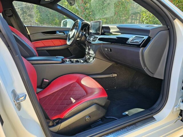 Белый Мерседес CLS серия, объемом двигателя 4.7 л и пробегом 74 тыс. км за 20000 $, фото 11 на Automoto.ua