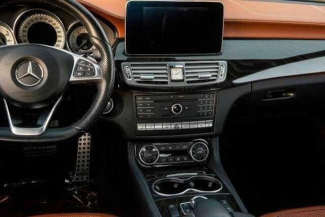 Белый Мерседес CLS серия, объемом двигателя 4.7 л и пробегом 99 тыс. км за 11000 $, фото 11 на Automoto.ua