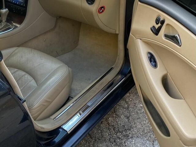 Черный Мерседес CLS серия, объемом двигателя 3.5 л и пробегом 375 тыс. км за 5700 $, фото 12 на Automoto.ua