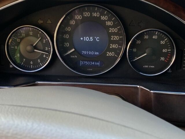 Черный Мерседес CLS серия, объемом двигателя 3.5 л и пробегом 375 тыс. км за 5700 $, фото 16 на Automoto.ua