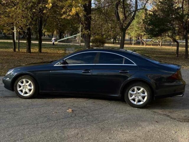 Черный Мерседес CLS серия, объемом двигателя 3.5 л и пробегом 375 тыс. км за 5700 $, фото 3 на Automoto.ua