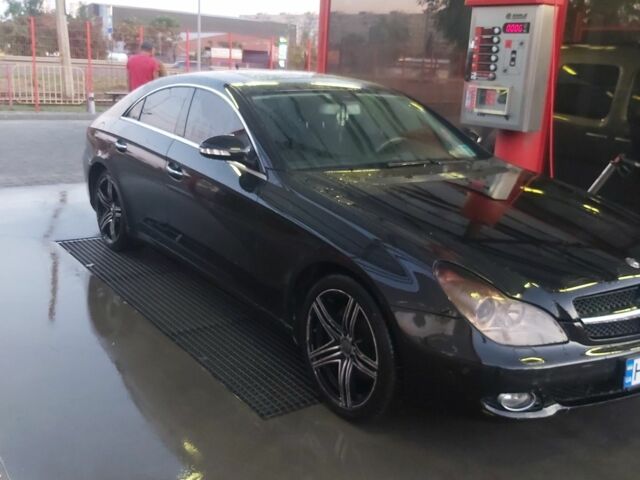 Черный Мерседес CLS серия, объемом двигателя 3 л и пробегом 300 тыс. км за 11500 $, фото 2 на Automoto.ua