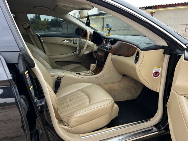 Чорний Мерседес CLS серия, об'ємом двигуна 3.5 л та пробігом 180 тис. км за 7500 $, фото 6 на Automoto.ua