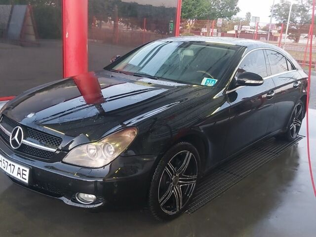 Черный Мерседес CLS серия, объемом двигателя 3 л и пробегом 300 тыс. км за 11500 $, фото 1 на Automoto.ua
