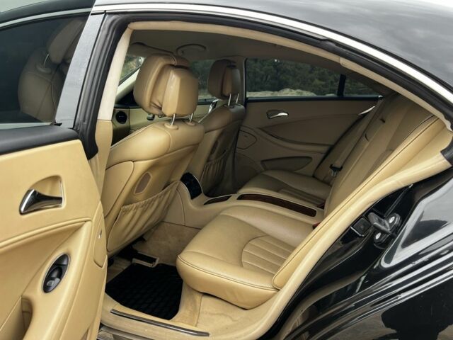 Чорний Мерседес CLS серия, об'ємом двигуна 3.5 л та пробігом 180 тис. км за 7500 $, фото 5 на Automoto.ua