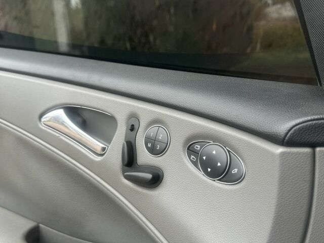 Чорний Мерседес CLS серия, об'ємом двигуна 3.5 л та пробігом 365 тис. км за 8850 $, фото 7 на Automoto.ua