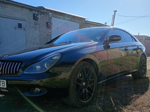 Черный Мерседес CLS серия, объемом двигателя 3.5 л и пробегом 270 тыс. км за 10000 $, фото 6 на Automoto.ua