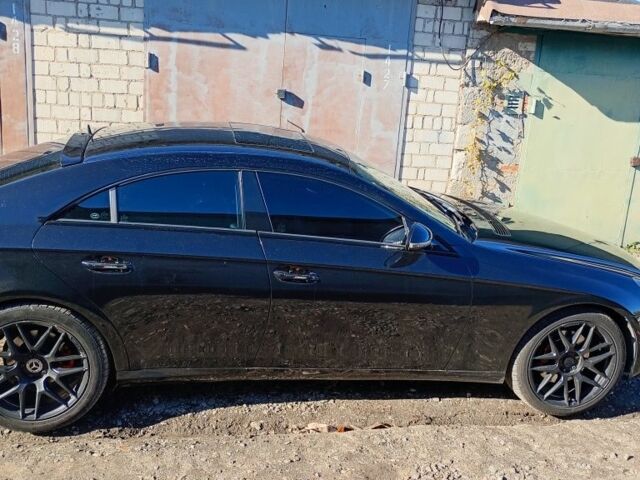 Черный Мерседес CLS серия, объемом двигателя 3.5 л и пробегом 270 тыс. км за 10000 $, фото 2 на Automoto.ua