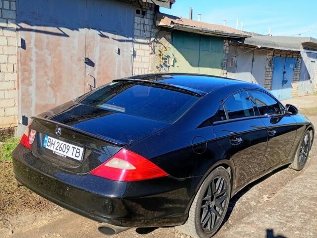 Черный Мерседес CLS серия, объемом двигателя 3.5 л и пробегом 270 тыс. км за 10000 $, фото 3 на Automoto.ua