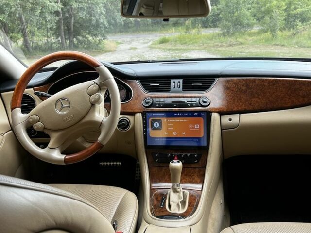 Черный Мерседес CLS серия, объемом двигателя 3.5 л и пробегом 2 тыс. км за 8250 $, фото 3 на Automoto.ua