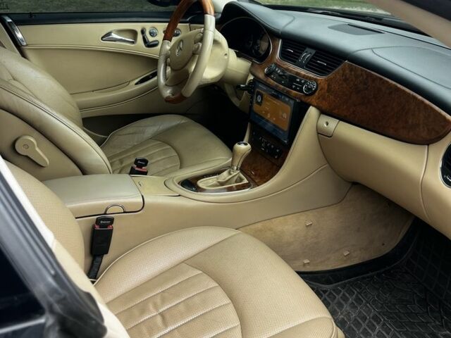 Черный Мерседес CLS серия, объемом двигателя 3.5 л и пробегом 2 тыс. км за 8250 $, фото 4 на Automoto.ua