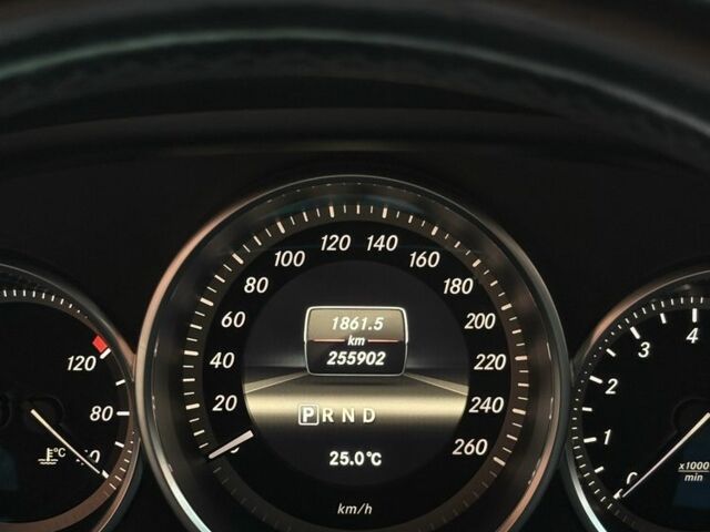 Черный Мерседес CLS серия, объемом двигателя 4.7 л и пробегом 253 тыс. км за 20000 $, фото 19 на Automoto.ua