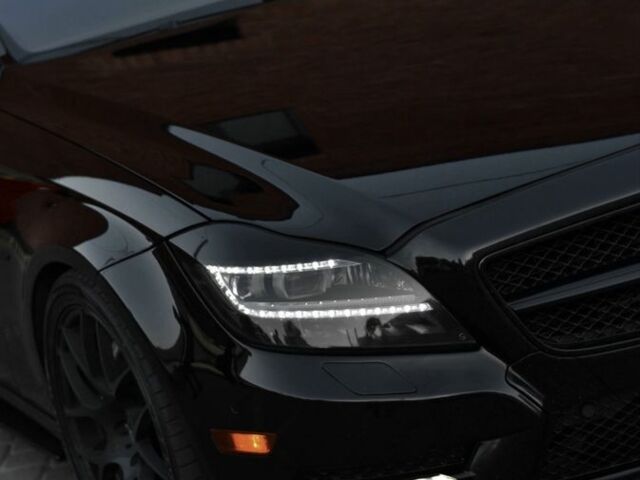 Черный Мерседес CLS серия, объемом двигателя 4.7 л и пробегом 253 тыс. км за 20000 $, фото 2 на Automoto.ua