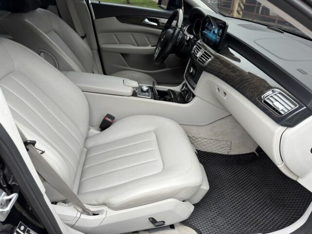 Черный Мерседес CLS серия, объемом двигателя 3 л и пробегом 133 тыс. км за 20900 $, фото 18 на Automoto.ua