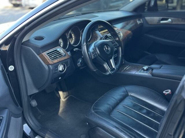 Черный Мерседес CLS серия, объемом двигателя 2.1 л и пробегом 280 тыс. км за 20800 $, фото 20 на Automoto.ua