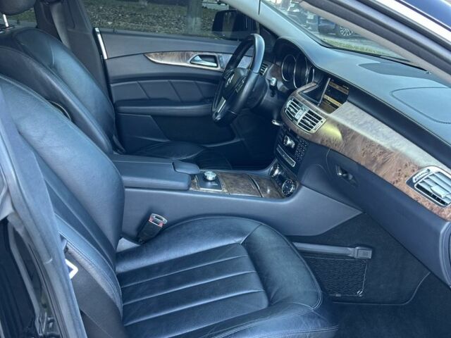 Черный Мерседес CLS серия, объемом двигателя 2.1 л и пробегом 280 тыс. км за 20800 $, фото 16 на Automoto.ua