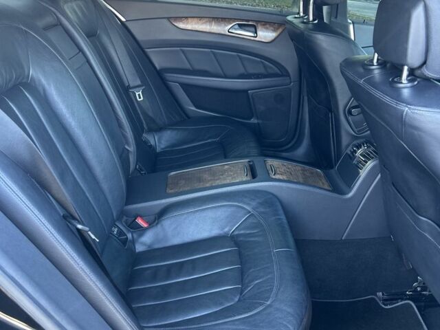Черный Мерседес CLS серия, объемом двигателя 2.1 л и пробегом 280 тыс. км за 20800 $, фото 17 на Automoto.ua