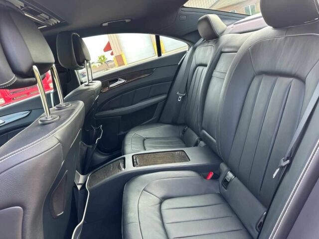 Черный Мерседес CLS серия, объемом двигателя 4.7 л и пробегом 83 тыс. км за 7500 $, фото 14 на Automoto.ua