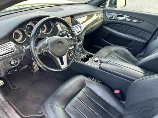 Черный Мерседес CLS серия, объемом двигателя 4.7 л и пробегом 83 тыс. км за 7500 $, фото 11 на Automoto.ua