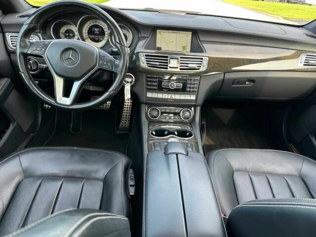 Черный Мерседес CLS серия, объемом двигателя 4.7 л и пробегом 83 тыс. км за 7500 $, фото 12 на Automoto.ua