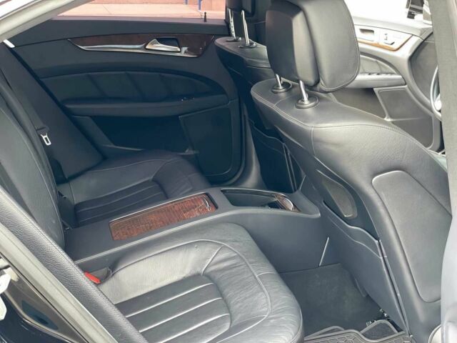 Черный Мерседес CLS серия, объемом двигателя 4.7 л и пробегом 83 тыс. км за 6700 $, фото 10 на Automoto.ua