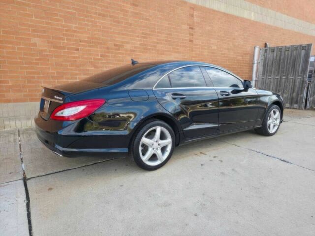 Черный Мерседес CLS серия, объемом двигателя 4.7 л и пробегом 86 тыс. км за 10000 $, фото 5 на Automoto.ua