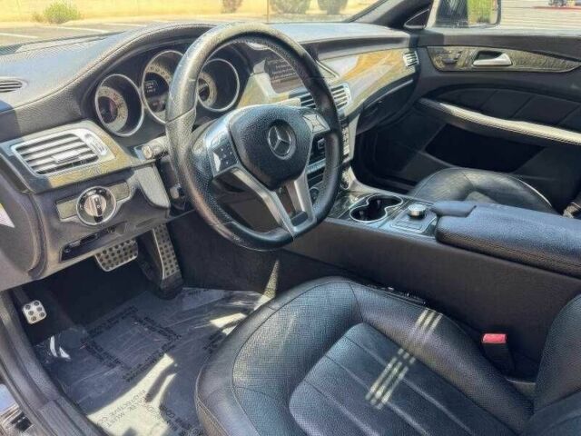 Чорний Мерседес CLS серия, об'ємом двигуна 4.7 л та пробігом 132 тис. км за 8900 $, фото 10 на Automoto.ua