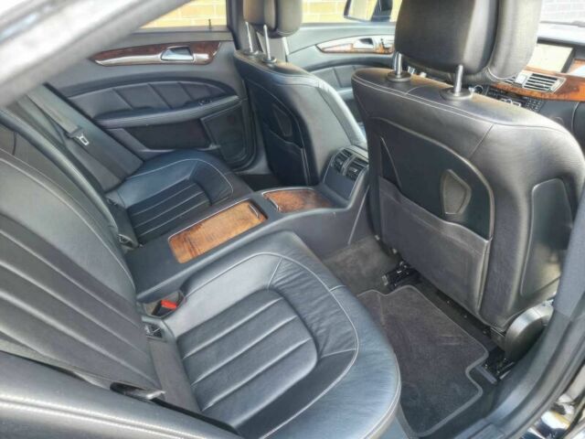 Черный Мерседес CLS серия, объемом двигателя 4.7 л и пробегом 86 тыс. км за 10000 $, фото 10 на Automoto.ua