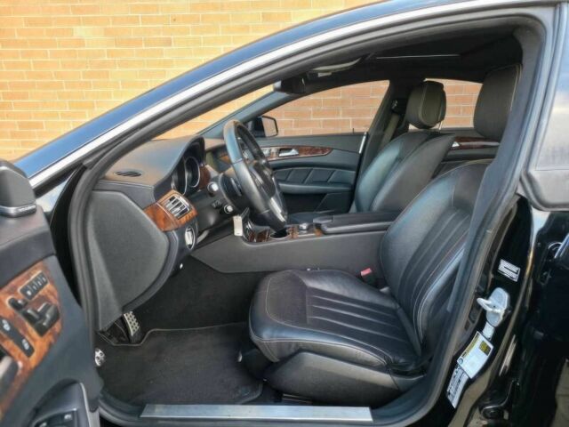 Черный Мерседес CLS серия, объемом двигателя 4.7 л и пробегом 86 тыс. км за 10000 $, фото 8 на Automoto.ua