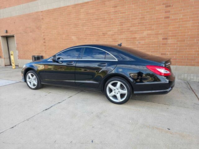 Черный Мерседес CLS серия, объемом двигателя 4.7 л и пробегом 86 тыс. км за 10000 $, фото 7 на Automoto.ua