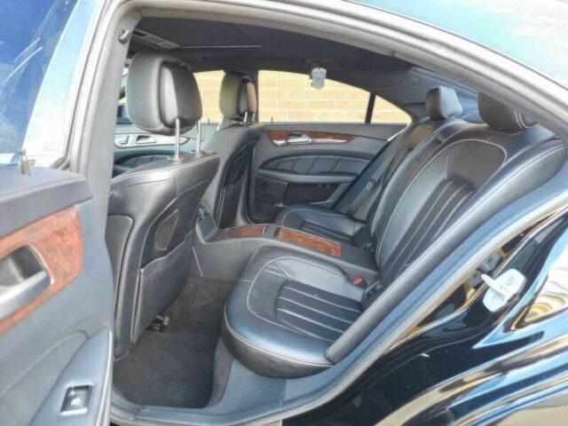 Черный Мерседес CLS серия, объемом двигателя 4.7 л и пробегом 86 тыс. км за 10000 $, фото 11 на Automoto.ua