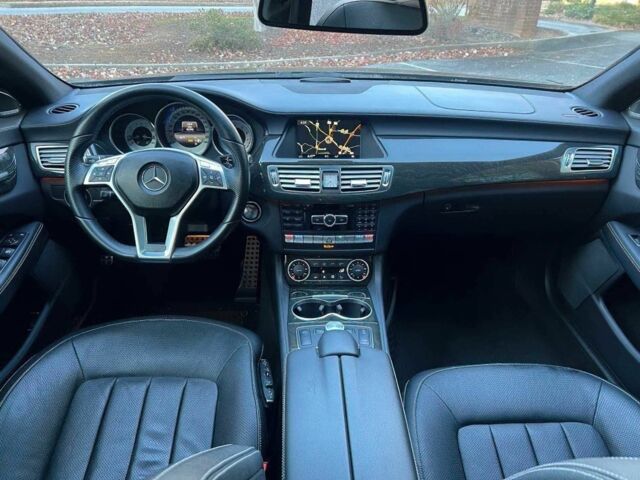 Черный Мерседес CLS серия, объемом двигателя 4.7 л и пробегом 86 тыс. км за 5600 $, фото 9 на Automoto.ua