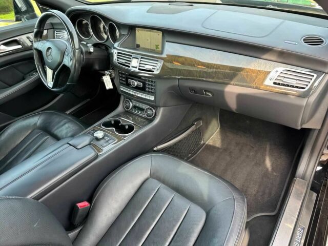 Черный Мерседес CLS серия, объемом двигателя 4.7 л и пробегом 83 тыс. км за 7500 $, фото 8 на Automoto.ua