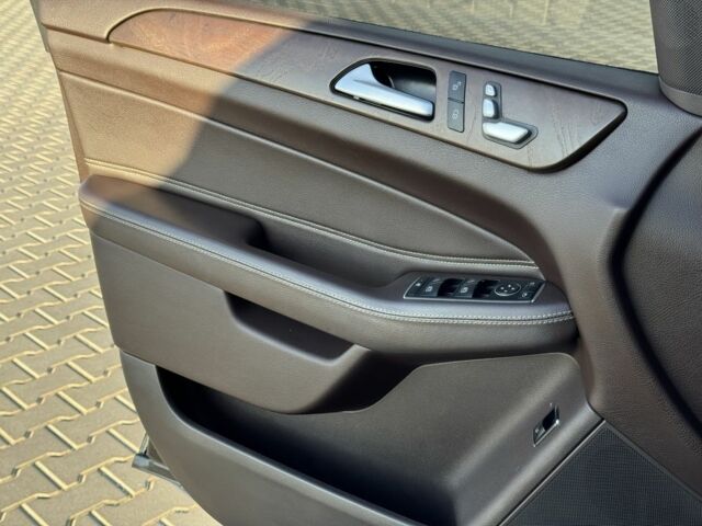 Черный Мерседес CLS серия, объемом двигателя 3 л и пробегом 198 тыс. км за 39999 $, фото 8 на Automoto.ua