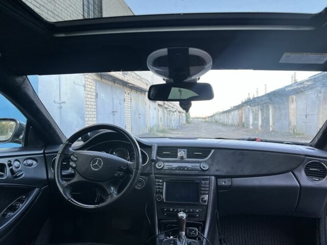 Чорний Мерседес CLS серия, об'ємом двигуна 5 л та пробігом 280 тис. км за 10000 $, фото 3 на Automoto.ua