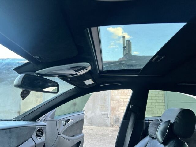 Чорний Мерседес CLS серия, об'ємом двигуна 5 л та пробігом 280 тис. км за 10000 $, фото 6 на Automoto.ua