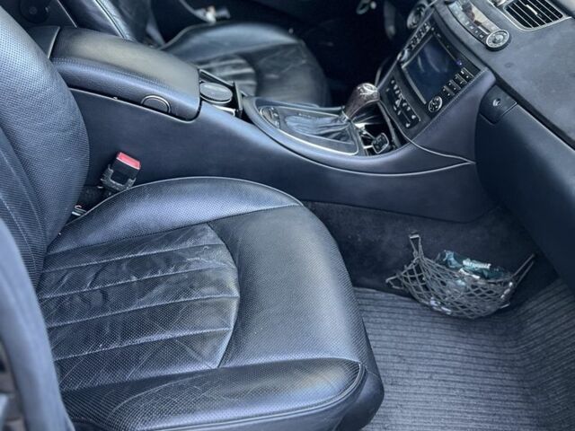 Чорний Мерседес CLS серия, об'ємом двигуна 5 л та пробігом 280 тис. км за 10000 $, фото 4 на Automoto.ua