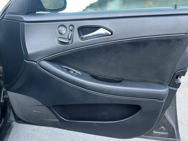 Чорний Мерседес CLS серия, об'ємом двигуна 5 л та пробігом 280 тис. км за 10000 $, фото 5 на Automoto.ua