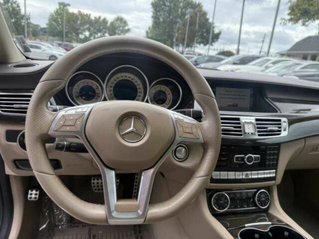 Черный Мерседес CLS серия, объемом двигателя 4.7 л и пробегом 83 тыс. км за 10000 $, фото 7 на Automoto.ua