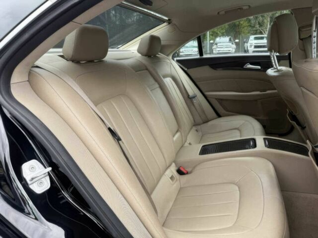 Черный Мерседес CLS серия, объемом двигателя 4.7 л и пробегом 83 тыс. км за 10000 $, фото 13 на Automoto.ua