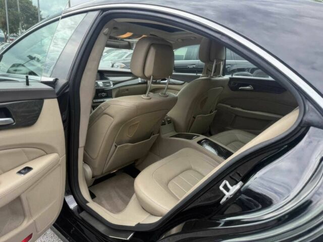 Черный Мерседес CLS серия, объемом двигателя 4.7 л и пробегом 83 тыс. км за 10000 $, фото 14 на Automoto.ua