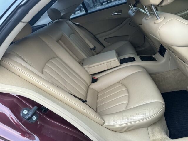 Червоний Мерседес CLS серия, об'ємом двигуна 5 л та пробігом 152 тис. км за 8999 $, фото 14 на Automoto.ua