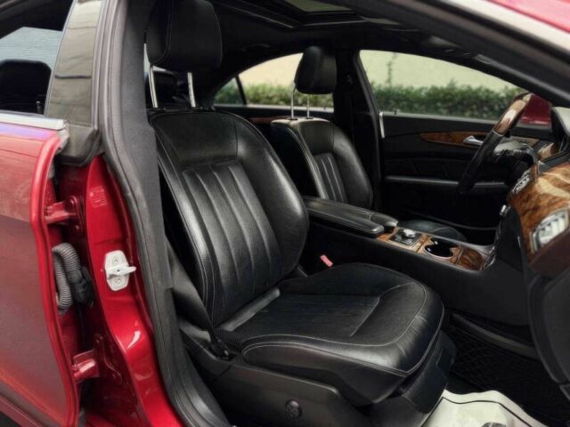 Красный Мерседес CLS серия, объемом двигателя 4.7 л и пробегом 86 тыс. км за 11400 $, фото 7 на Automoto.ua