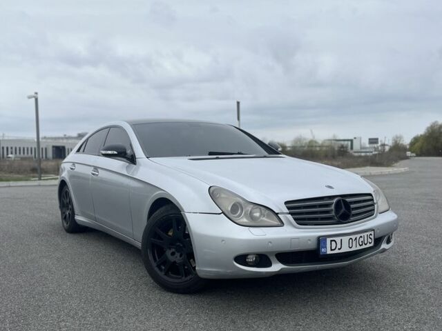 Серый Мерседес CLS серия, объемом двигателя 3 л и пробегом 400 тыс. км за 5300 $, фото 1 на Automoto.ua