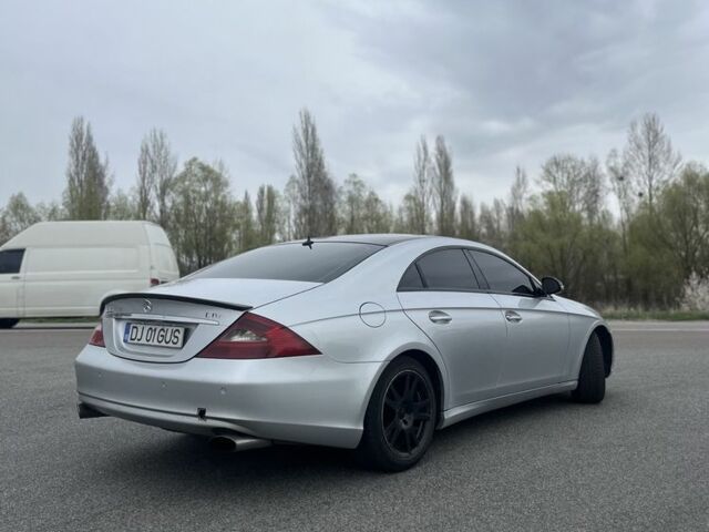 Серый Мерседес CLS серия, объемом двигателя 3 л и пробегом 400 тыс. км за 5300 $, фото 3 на Automoto.ua