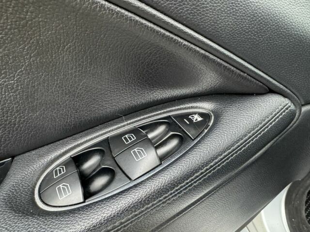 Серый Мерседес CLS серия, объемом двигателя 3.5 л и пробегом 187 тыс. км за 6999 $, фото 12 на Automoto.ua